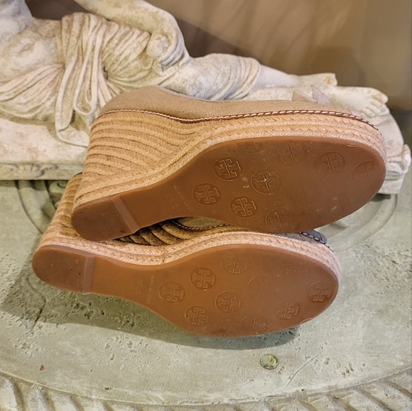 Tory Burch Gold Metalic Canvas Jakie Peep Toe Espidrilles in 8.5. #120 - Picture 14 of 15